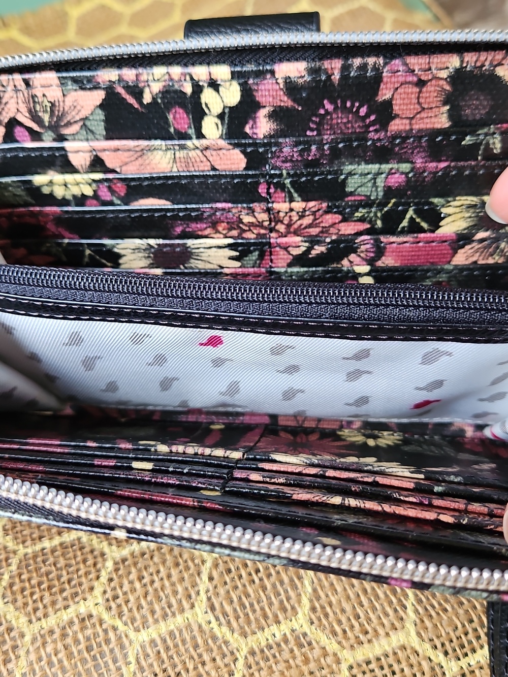NWOT! Sakroots Floral Black Wallet Crossbody Wristlet - Picture 4 of 5